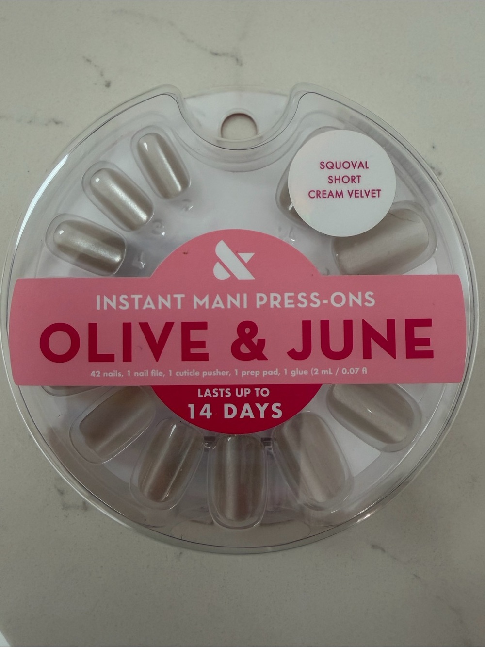 Olive and June Instant Mani Press-Ons in Cream Velvet